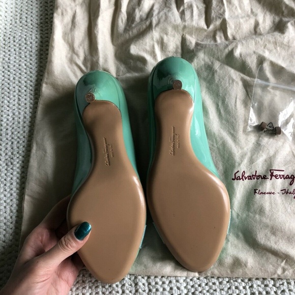 NEW Salvatore Ferragamo Patent Bow Peep Toe Pump Heels, Made in Italy - Picture 5 of 10